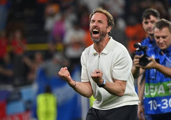 10 07 2024, xjrdrx, Football EM 2024 1 2 Final, England Netherlands emspor, v l Coach Head Coach Gareth Southgate England cheer celebrate at the end of the match DFL DFB REGULATIONS PROHIBIT ANY USE OF PHOTOGRAPHS as IMAGE SEQUENCES and or QUASI VIDEO Dortmund