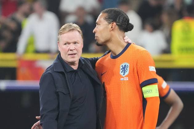 Virgil van Dijk Netherlands, Netherlands, 04 disappointed with Bondscoach coach Ronald Koeman Netherlands, Netherlands Dortmund 10 07 2024 Netherlands vs England, EURO2024 M50, semi-final, EM Arena Dortmund