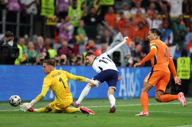 DORTMUND 10.07.2024 MECZ 1 2 FINALU POLFINAL MISTRZOSTW EUROPY 2024: HOLANDIA - ANGLIA --- SEMIFINAL UEFA EURO, EM, Europameisterschaft,Fussball 2024 MATCH: THE NETHERLANDS - ENGLAND BART VERBRUGGEN PHIL FODEN VIRGIL VAN DIJK FOT. PIOTR KUCZA FOTOPYK NEWSPIX.PL --- Newspix.pl  240710PYK0056