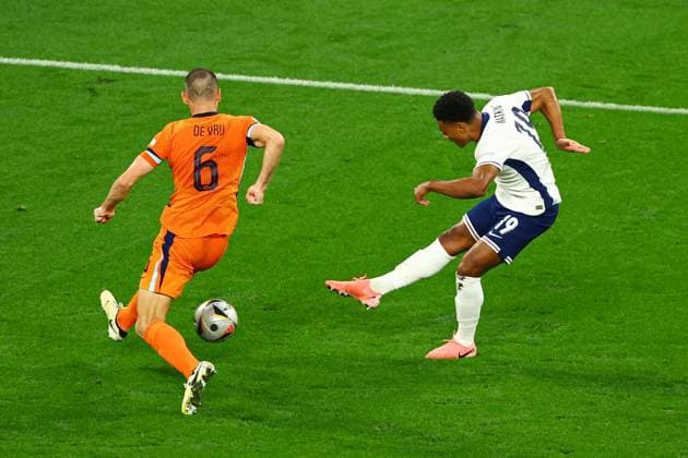 Ollie Watkins of England scores a goal for their side to make it 2-1 Netherlands v England, UEFA European Championship, EM, Europameisterschaft 2024, Semi Final, Football, BVB Stadion, Dortmund, Germany, 10 Jul 2024 EDITORIAL USE ONLY No use with unauthorised audio, video, data, fixture lists, club league logos or live services. Online in-match use limited to 120 images, no video emulation. No use in betting, games or single club league player publications. Copyright: xKieranxMcManus Shutterstockx 14576895dw
