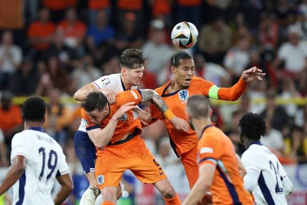 DORTMUND 10.07.2024 MECZ 1 2 FINALU POLFINAL MISTRZOSTW EUROPY 2024: HOLANDIA - ANGLIA 1:2 --- SEMIFINAL UEFA EURO, EM, Europameisterschaft,Fussball 2024 MATCH: THE NETHERLANDS - ENGLAND 1:2 WOUT WEGHORST JOHN STONES VIRGIL VAN DIJK FOT. PIOTR KUCZA FOTOPYK NEWSPIX.PL --- Newspix.pl  240710PYK1048