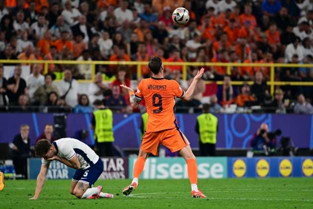 Wout Weghorst 9 Netherlands in duel, action, with John Stones 5 England , Netherlands vs England, Football, UEFA Euro 2024, Semi-final, 10 07 2024 Dortmund Nordrhein Westfalen Germany Copyright: xkolbert-press MarcxNiemeyerx