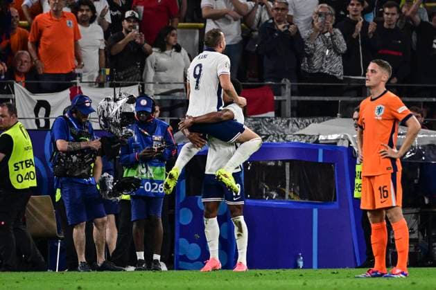 Ollie Watkins 19 England and Harry Kane 9 England cheer, Netherlands vs England, Football, UEFA Euro 2024, Semi-final, 10 07 2024 Dortmund North Rhine-Westphalia Germany Copyright: xkolbert-press MarcxNiemeyerx