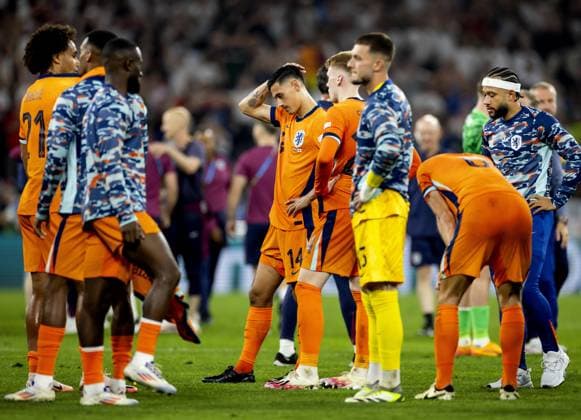 DORTMUND - Joshua Zirkzee, Tijjani Reijnders, Jerdy Schouten and Memphis Depay (l-r) after the UEFA EURO, EM, Europameisterschaft,Fussball 2024 Semi-final match between the Netherlands and England at the BVB Stadium Dortmund on July 10, 2024 in Dortmund, Germany. ANP KOEN VAN WEEL UEFA EURO 2024 2024 xVIxANPxSportx xxANPxIVx 503222080 originalFilename: 503222080.jpg