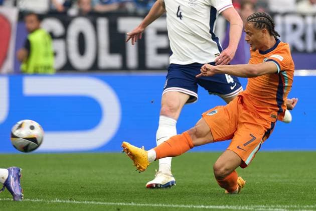 (240711) -- DORTMUND, July 11, 2024 -- Xavi Simons of the Netherlands shoots to score during the UEFA EURO, EM, Europameisterschaft,Fussball 2024 semifinal match between England and the Netherlands in Dortmund, Germany on July 10, 2024. ) (SP)GERMANY-DORTMUND-FOOTBALL-EURO 2024-ENGLAND VS THE NETHERLANDS MengxDingbo 