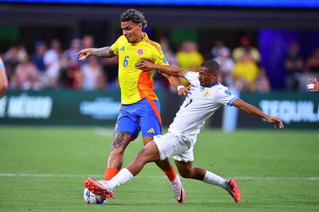 RECORD DATE NOT STATED Copa America USA 2024 Uruguay vs Colombia - Semifinal Richard Rios (L) of Colombia fights for the ball with Nicolas de la Cruz (R) of Uruguay during the CONMEBOL Copa America 2024 Semi-final match between Uruguay and Colombia, at Bank of America Stadium, on July 10, 2024 in Charlotte, North Carolina, United States. CHARLOTTE NORTH CAROLINA UNITED STATES  Copyright: xAdrianxMaciasx 20240710195931_CA_SF_2024_URU_COL_RIOS146