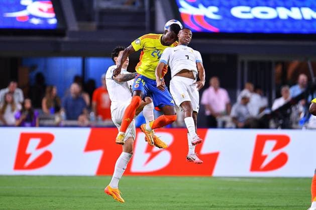 RECORD DATE NOT STATED Copa America USA 2024 Uruguay vs Colombia - Semifinal John Cordoba (L) of Colombia jumps for the ball with Nicolas de la Cruz (R) of Uruguay during the CONMEBOL Copa America 2024 Semi-final match between Uruguay and Colombia, at Bank of America Stadium, on July 10, 2024 in Charlotte, North Carolina, United States. CHARLOTTE NORTH CAROLINA UNITED STATES  Copyright: xAdrianxMaciasx 20240710204906_CA_SF_2024_URU_COL_CORDOBA182