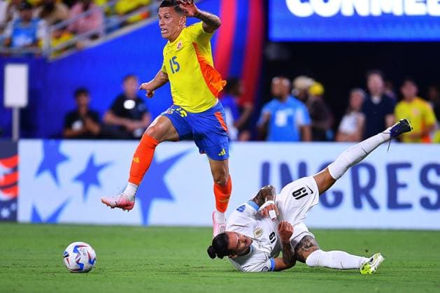 RECORD DATE NOT STATED Copa America USA 2024 Uruguay vs Colombia - Semifinal Matheus Uribe (L) of Colombia fights for the ball with Darwin Nunez (R) of Uruguay during the CONMEBOL Copa America 2024 Semi-final match between Uruguay and Colombia, at Bank of America Stadium, on July 10, 2024 in Charlotte, North Carolina, United States. CHARLOTTE NORTH CAROLINA UNITED STATES  Copyright: xAdrianxMaciasx 20240710205312_CA_SF_2024_URU_COL_URIBE203