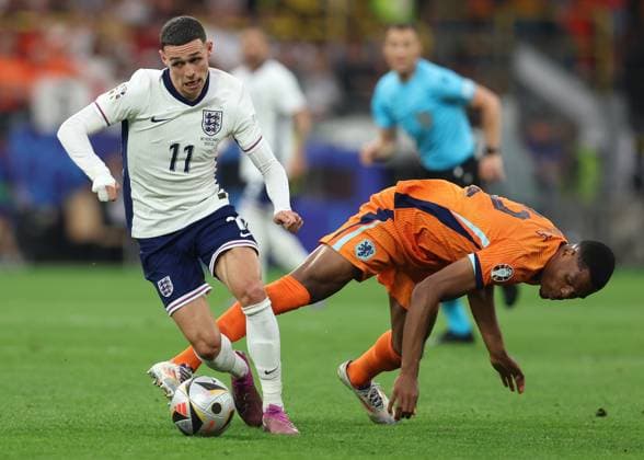 EURO 2024, Die Highlights Dortmund, Germany, 10th July 2024. Phil Foden of England and Denzel Dumfries of Netherlands challenge for the ball during the UEFA European Championships semi final match at BVB Stadion, Dortmund. Picture credit should read: Paul Terry Sportimage EDITORIAL USE ONLY. No use with unauthorised audio, video, data, fixture lists, club league logos or live services. Online in-match use limited to 120 images, no video emulation. No use in betting, games or single club league player publications. SPI-3222-0121
