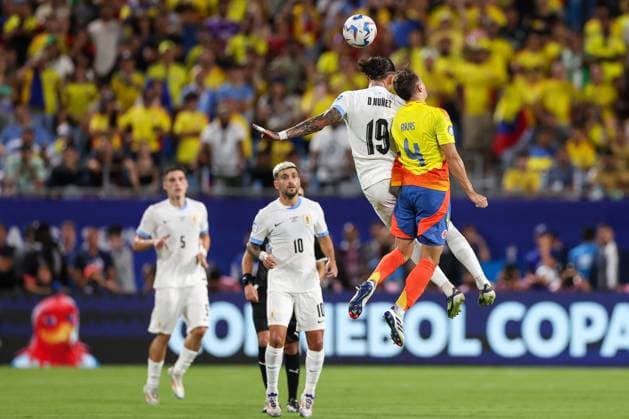 July 10, 2024, Charlotte, North Carolina, U.S: Uruguay forward DARWIN NUNEZ (19) gets a header against Colombia defender SANTIAGO ARIAS (4) during the second half of the CONMEBOL Copa America semi-final match between Uruguay and Columbia at Bank of America Stadium in Charlotte, NC on July 10, 2024. Charlotte U.S - ZUMAk149 20240710_zsp_k149_002 Copyright: xCoryxKnowltonx
