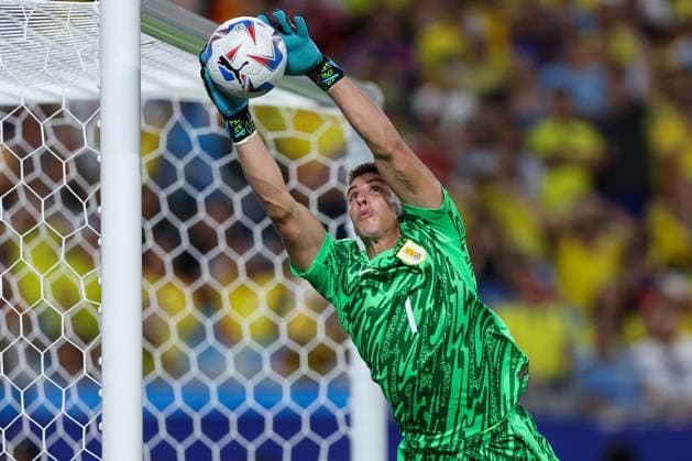 July 10, 2024, Charlotte, North Carolina, U.S: Uruguay goalkeeper SERGIO ROCHET (1) makes a save during the first half of the CONMEBOL Copa America semi-final match between Uruguay and Columbia at Bank of America Stadium in Charlotte, NC on July 10, 2024. Charlotte U.S - ZUMAk149 20240710_zsp_k149_029 Copyright: xCoryxKnowltonx