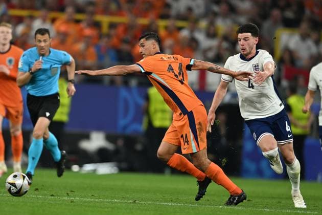 Tijjani Reijnders (Netherlands)Declan Rice (England) during the UEFA EURO, EM, Europameisterschaft,Fussball Germany 2024 match between Netherlands 1-2 England at BVB Stadion Dortmund on July 10, 2024 in Dortmund, Germany. Noxthirdxpartyxsales  (259254759)