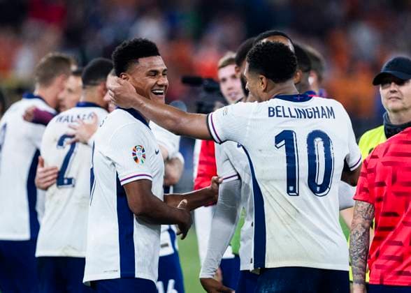 Dortmund, SignaI Iduna Park, 10 07 2024 Ollie Watkins of england and Jude Bellingham of england celebrate the 2 1 victory after the semifinal match Netherlands v England at the UEFA European Championship 2024