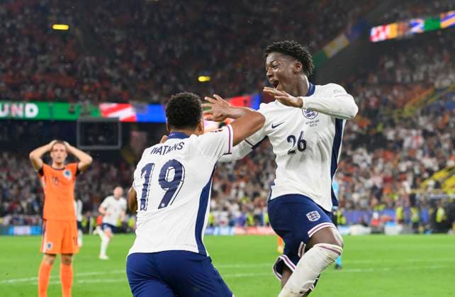 Cheering WATKINS Ollie ENG after his goal to 1 2, r MAINOO Kobbie ENG next to it disappointed players of NED semi-final, match M50, Netherlands NED England ENG 1 2, on 10 07 2024 in Dortmund Germany European Football Championship 2024 from 14 06 14 07 2024 in Germany Â