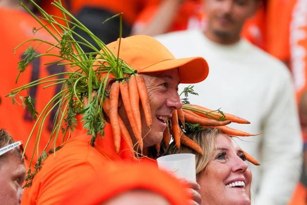 Dutch fan with carrot snack helmet, curious disguise Dortmund 10 07 2024 Netherlands vs England, EURO2024 M50, semi-final, EM Arena Dortmund