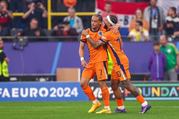 July 10, 2024, Dortmund, Germany: Xavi Simons (L) and Memphis Depay of Netherlands (R) celebrate after scoring a goal during the UEFA EURO, EM, Europameisterschaft,Fussball 2024 match between Netherlands and England at Signal Iduna Park (Dortmund)..Final score: Full time, Netherlands 1:2 England. Dortmund Germany - ZUMAs197 20240710_aaa_s197_207 Copyright: xGrzegorzxWajdax