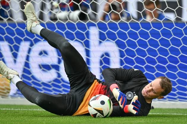 240705 EURO2024 SPAIN VS GERMANY goalkeeper Manuel Neuer (1) of Germany pictured during warming up of a soccer game between the national teams of Spain and Germany in the Quarter Final stage of the UEFA EURO, EM, Europameisterschaft,Fussball 2024 tournament , on Thursday 5 July 2024 in Stuttgart , Germany . PHOTO SPORTPIX David Catry STUTTGART GERMANY  Copyright: xx 473261
