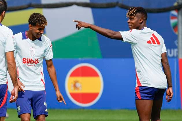 Spain s players Nico Williams (R) and Lamine Yamal (L) in action during the training session in Donaueschingen, Germany, 11July 2024. Spain will play the EURO2024 final after defeating France 2-1 on 09 July. Spain s training session !ACHTUNG: NUR REDAKTIONELLE NUTZUNG!  Copyright: xJ.xJ.xGuillenx GRAF5154 20240711-55014119971_1