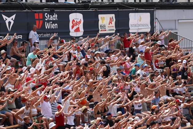 BEACHVOLLEYBALL - Beach Pro Vienna VIENNA,AUSTRIA,11.JUL.24 - Beach volleyball, Beachvolleyball - A1 Beach Pro Vienna. Image shows fans.  GEPAxpictures xMathiasxMandl