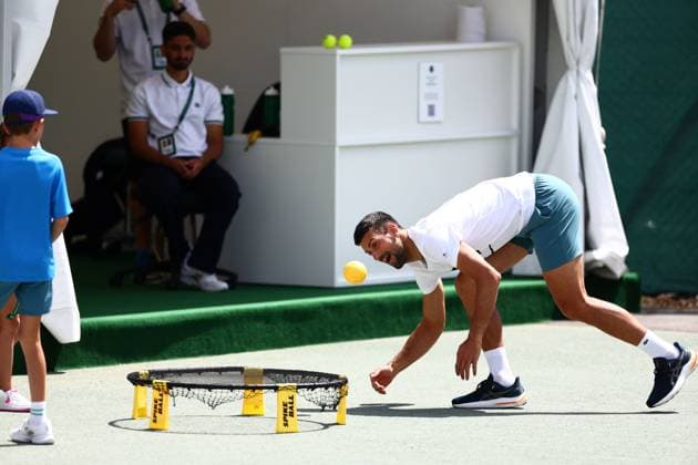 Sport Bilder des Tages Novak Djokovic exercising with his children Wimbledon Tennis Championships, Day 11, The All England Lawn Tennis and Croquet Club, London, UK - 11 Jul 2024  Copyright: xJamesxMarsh Shutterstockx 14580282ak