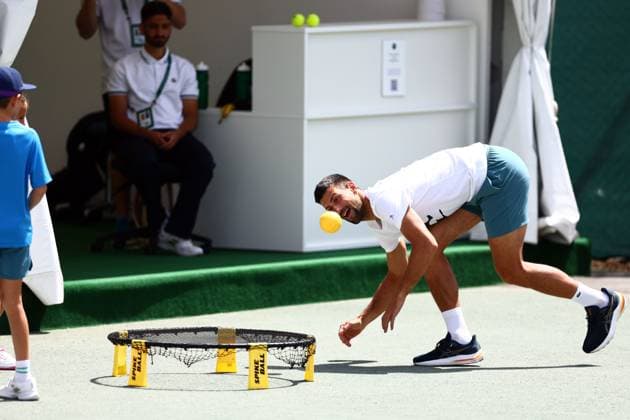 Novak Djokovic exercising with his children Wimbledon Tennis Championships, Day 11, The All England Lawn Tennis and Croquet Club, London, UK - 11 Jul 2024  Copyright: xJamesxMarsh Shutterstockx 14580282al