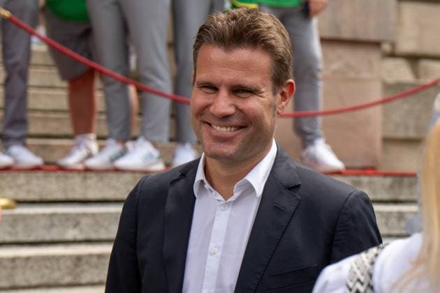 Ehrung der Freiwilligen Helfer der EM den Volunteers im Unteren Hofgarten in München. Fußball-Schiedsrichter Felix Brych