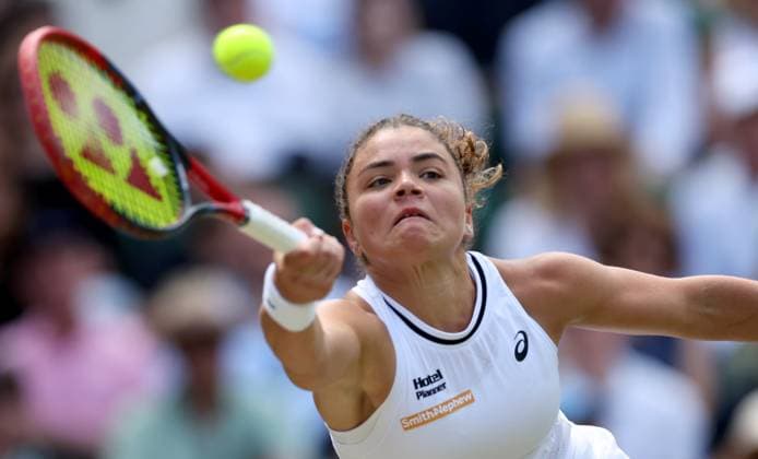 (240711) -- LONDON, July 11, 2024 -- Jasmine Paolini hits a return during the women s singles semifinal match between Jasmine Paolini of Italy and Donna Vekic of Croatia at Wimbledon tennis Championship in London, Britain, July 11, 2024. ) (SP)BRITAIN-LONDON-TENNIS-WIMBLEDON-WOMEN S SINGLES-SEMIFINALS LixYing 
