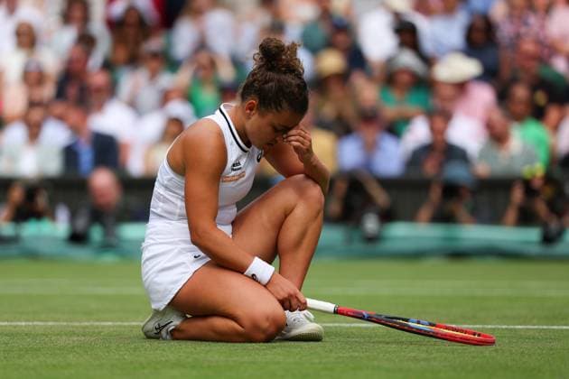 Sport Bilder des Tages 11th July 2024; All England Lawn Tennis and Croquet Club, London, England; Wimbledon Tennis Tournament, Day 11; Jasmine Paolini (ITA) reacts in shock after shot hits net against Donna Vekic (CRO), ladies singles semi final match  ActionPlus12666967 JohnxPatrickxFletcher