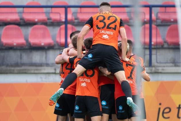 Sport Bilder des Tages MFK Ruzomberok plazers a goal celebrate during UEFA Europa league preliminary round match, MFK Ruzomberok - FC Tobol Kostanaj, 11. july 2024 Copyright: xMICHALxFAJT,ZOSPORTU.SKx DSC_6880