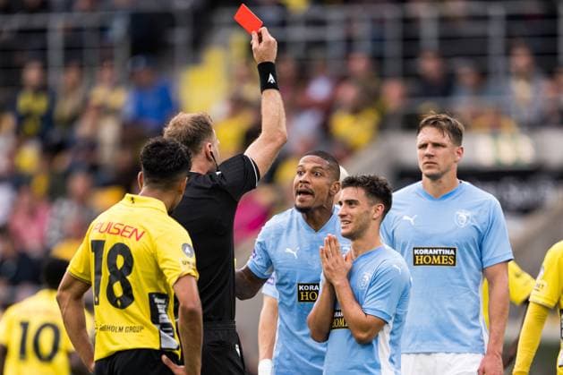 240711 Matias German Melluso of Pafos receives a red card from Referee Dmytro Panchyshyn during the UEFA Europa League qualification match between Elfsborg and Pafos on July 11, 2024 in Boras Photo Jörgen Jarnberger BILDBYRAN COP 112 JJ0379 fotboll football soccer fotball uefa europa league kval qualifying round qualification elfsborg pafos bbeng  Copyright: JÖRGENxJARNBERGER BB240711JJ042