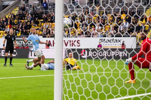 240711 Niklas Hult of Elfsborg scores the 2 0 goal during the UEFA Europa League qualification match between Elfsborg and Pafos on July 11, 2024 in Boras Photo Jörgen Jarnberger BILDBYRAN COP 112 JJ0379 fotboll football soccer fotball uefa europa league kval qualifying round qualification elfsborg pafos bbeng  Copyright: JÖRGENxJARNBERGER BB240711JJ045