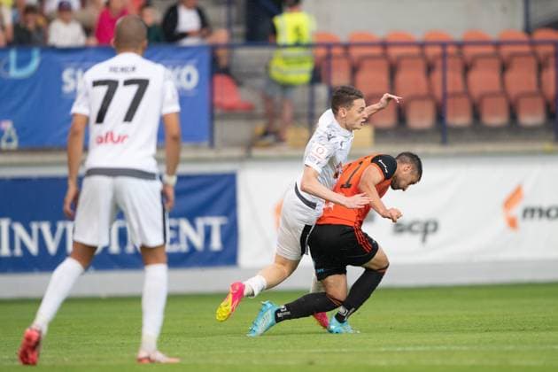Yerkin Tapalov in the battle with Samuel Lavrincik during UEFA Europa league preliminary round match, MFK Ruzomberok - FC Tobol Kostanaj, 11. july 2024 Copyright: xMICHALxFAJT,ZOSPORTU.SKx DSC_7281
