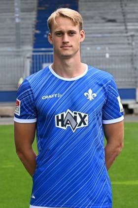 11 07 2024, xscotx, Fußball 2 Bundesliga, 2 BL SV Darmstadt 98 Fototermin Saison 2024 25 Porträttermin 2024 2025 emspor, v l Oscar Vilhelmsson SV Darmstadt 98 DFL DFB REGULATIONS PROHIBIT ANY USE OF PHOTOGRAPHS as IMAGE SEQUENCES and or QUASI VIDEO Darmstadt
