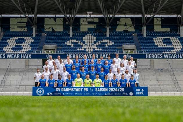 11 07 2024, xfux, Soccer 2 Bundesliga, 2 BL SV Darmstadt 98 photo session season 2024 25 portrait session 2024 2025, team photo emspor, f l 4 row f l supervisor Oliver Zach, supervisor Michael Richter, supervisor Jonas Nietzel, Filip Stojilkovic, Fynn Lakenmacher, Oscar Vilhelmsson, Fabio Torsiello, Nico Baier, Team doctor Dr Philip Jessen, team doctor Dr Ingo Schwinnen, team doctor Dr Alexander Lesch 3rd row from left Head of Organization Licensed Player Department Michael Stegmayer, Team Manager Matthias Neumann, Head of Analysis Kai Peter Schmitz, Clemens Riedel, Fraser Hornby, Tobias Kempe, Kai Klefisch, Christoph Klarer, Paul Will, physiotherapist David Ackermann, physiotherapist Katrin Herbig, video analyst Maximilian Kohl 2nd row from left Head of Performance Alexander Ryan, rehab coach Florian Bauer, athletics coach Christopher Busse, goalkeeping coach Dimo Wache, Aleksandar Vukotic, Christoph Zimmermann, Matej Maglica, Klaus Gjasula, Co-coach Ovid Hajou, co-coach Darius Scholtysik, head coach Torsten Lieberknecht, sporting director Paul Fernie 1st row from left Fabian Nürnberger, Andreas Müller, Merveille Papela, Matthias Bader, Alexander Brunst, Marcel Schuhen, Karol Niemczycki, Marvin Mehlem, Luca Marseiler, Sergio Lopez, Asaf Arania Darmstadt