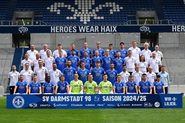 11 07 2024, xscotx, Football 2 Bundesliga, 2 BL SV Darmstadt 98 Photo session season 2024 25 Portrait session 2024 2025, Team photo emspor, f l 4 row f l Supervisor Oliver Zach, Supervisor Michael Richter, Supervisor Jonas Nietzel, Filip Stojilkovic, Fynn Lakenmacher, Oscar Vilhelmsson, Fabio Torsiello, Nico Baier, Team doctor Dr Philip Jessen, Team doctor Dr Ingo Schwinnen, team doctor Dr Alexander Lesch 3rd row from left Head of Organization Licensed Player Department Michael Stegmayer, Team Manager Matthias Neumann, Head of Analysis Kai Peter Schmitz, Clemens Riedel, Fraser Hornby, Tobias Kempe, Kai Klefisch, Christoph Klarer, Paul Will, Physiotherapist David Ackermann, Physiotherapist Katrin Herbig, video analyst Maximilian Kohl 2nd row from left Head of Performance Alexander Ryan, rehabilitation coach Florian Bauer, athletics coach Christopher Busse, goalkeeping coach Dimo Wache, Aleksandar Vukotic, Christoph Zimmermann, Matej Maglica, Klaus Gjasula, co-trainer Ovid Hajou, co-trainer Darius Scholtysik, Head coach Torsten Lieberknecht, sports director Paul Fernie 1 row from left Fabian Nürnberger, Andreas Müller, Merveille Papela, Matthias Bader, Alexander Brunst, Marcel Schuhen, Karol Niemczycki, Marvin Mehlem, Luca Marseiler, Sergio Lopez, Asaf Arania DFL DFB REGULATIONS PROHIBIT ANY USE OF PHOTOGRAPHS AS IMAGE SEQUENCES AND OR QUASI VIDEO Darmstadt