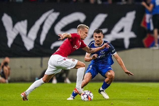 11.07.2024 KRAKOW UL. REYMONTA ( POLAND ) PILKA NOZNA ( FOOTBALL ) LIGA EUROPY UEFA ( UEFA EUROPA LEAGUE ) - 1. RUNDA ELIMINACJI ( FIRST QUALIFYING ROUND ) MECZ WISLA KRAKOW - KF LLAPI PODUJEVO ( GAME ) NZ OLIVIER SUKIENNICKI DIAR VOKRRI WALKA O PILKE ( STRUGGLE ) FOTO BORYS GOGULSKI CYFRASPORT NEWSPIX.PL --- Newspix.pl  20240711_CSBG_0024
