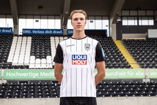 Luka Hyriläinen SSV Ulm 1846 Football 2 Bundesliga, Porträttermin 2024 2025 Luka Hyriläinen 38, SSV Ulm 1846 Football Ulm Donaustadion Baden Württemberg Germany