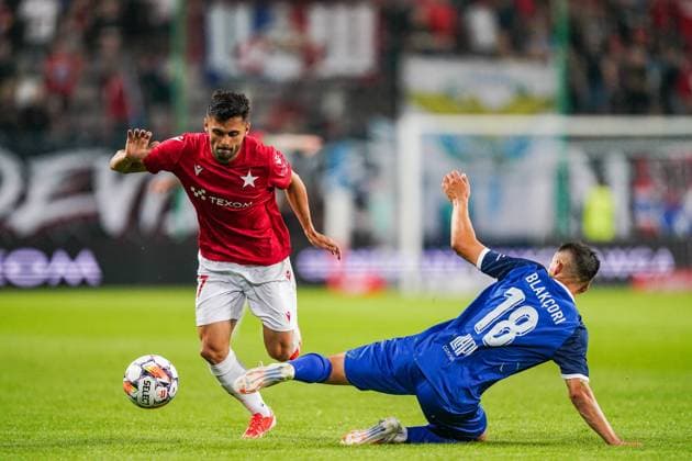 11.07.2024 KRAKOW UL. REYMONTA ( POLAND ) PILKA NOZNA ( FOOTBALL ) LIGA EUROPY UEFA ( UEFA EUROPA LEAGUE ) - 1. RUNDA ELIMINACJI ( FIRST QUALIFYING ROUND ) MECZ WISLA KRAKOW - KF LLAPI PODUJEVO ( GAME ) NZ ANGEL BAENA ILIR BLAKCORI WALKA O PILKE ( STRUGGLE ) FOTO BORYS GOGULSKI CYFRASPORT NEWSPIX.PL --- Newspix.pl  20240711_CSBG_0028