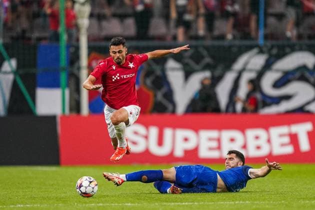 11.07.2024 KRAKOW UL. REYMONTA ( POLAND ) PILKA NOZNA ( FOOTBALL ) LIGA EUROPY UEFA ( UEFA EUROPA LEAGUE ) - 1. RUNDA ELIMINACJI ( FIRST QUALIFYING ROUND ) MECZ WISLA KRAKOW - KF LLAPI PODUJEVO ( GAME ) NZ ANGEL BAENA LANDRIT RAMA WALKA O PILKE ( STRUGGLE ) FOTO BORYS GOGULSKI CYFRASPORT NEWSPIX.PL --- Newspix.pl  20240711_CSBG_0034
