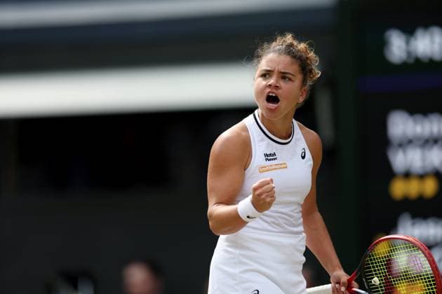 (240712) -- LONDON, July 12, 2024 -- Jasmine Paolini celebrates scoring during the women s singles semifinal match between Jasmine Paolini of Italy and Donna Vekic of Croatia at Wimbledon tennis Championship in London, Britain, July 11, 2024. ) (SP)BRITAIN-LONDON-TENNIS-WIMBLEDON-WOMEN S SINGLES-SEMIFINALS LixYing 