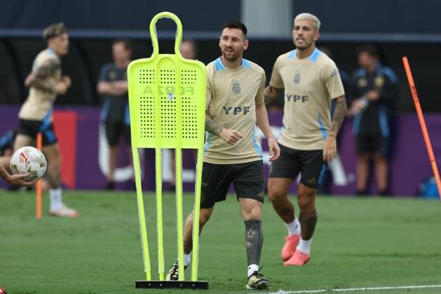 Argentina s forward Lionel Messi C and midfielder Leandro Paredes take part in a training session ahead the match against Colombia for the Copa America USA 2024 final match, at Florida International University FIU , Miami, on July 11 2024 MIAMI UNITED STATES Copyright: xALEJANDROxPAGNIx