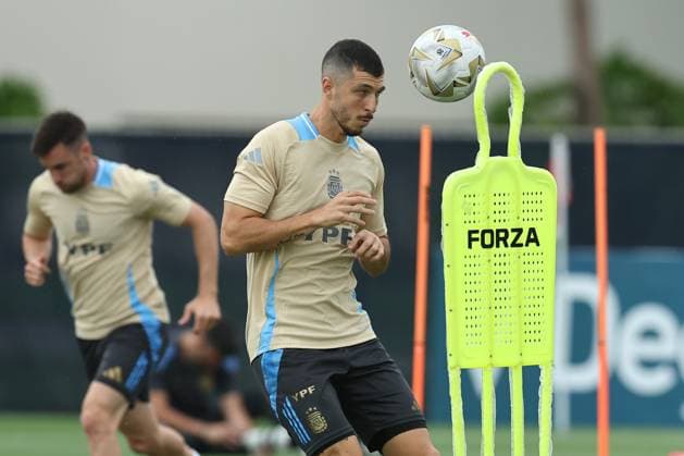 Argentina s midfielder Guido Rodriguez C heads the ball during a training session ahead the match against Colombia for the Copa America USA 2024 final match, at Florida International University FIU , Miami, on July 11 2024 MIAMI UNITED STATES Copyright: xALEJANDROxPAGNIx