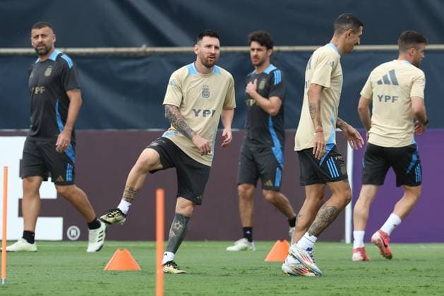Argentina s forward Lionel Messi C during a training session ahead the match against Colombia for the Copa America USA 2024 final match, at Florida International University FIU , Miami, on July 11 2024 MIAMI UNITED STATES Copyright: xALEJANDROxPAGNIx
