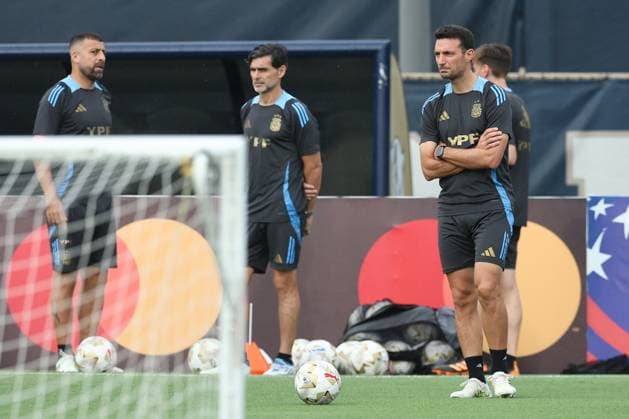 Argentina s head coach Lionel Scaloni R and assistants during a training session ahead the match against Colombia for the Copa America USA 2024 final match, at Florida International University FIU , Miami, on July 11 2024 MIAMI UNITED STATES Copyright: xALEJANDROxPAGNIx