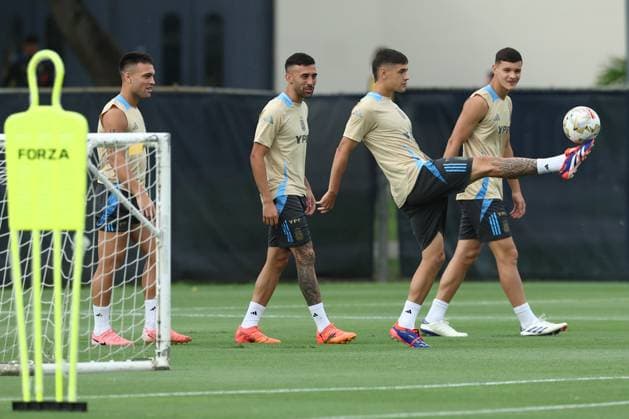 Argentina s defender Lucas Martinez Quarta 2nd R and teammates during a training session ahead the match against Colombia for the Copa America USA 2024 final match, at Florida International University FIU , Miami, on July 11 2024 MIAMI UNITED STATES Copyright: xALEJANDROxPAGNIx