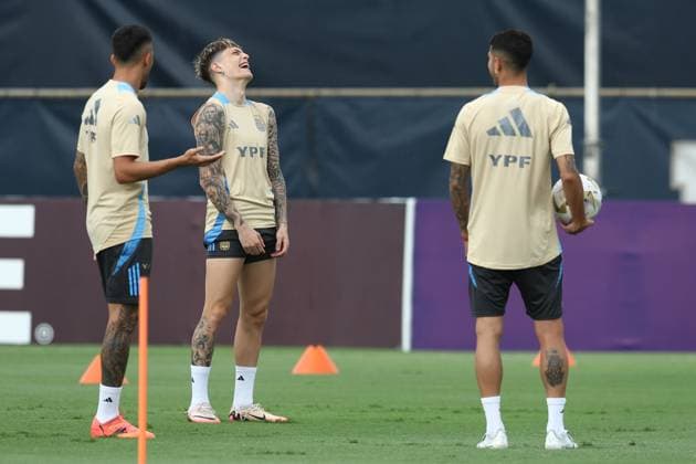 Argentina s forward Alejandro Garcnacho C looks on during a training session ahead the match against Colombia for the Copa America USA 2024 final match, at Florida International University FIU , Miami, on July 11 2024 MIAMI UNITED STATES Copyright: xALEJANDROxPAGNIx