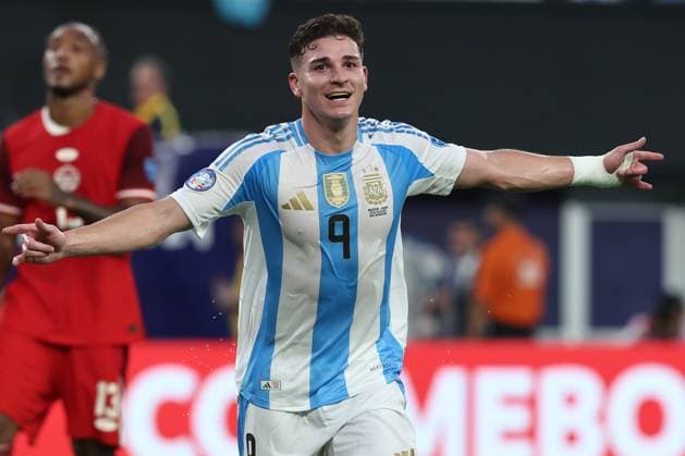 Argentinas forward Julian Alvarez C celebrates after scoring a goal against Canada during the Copa America USA 2024 semifinal match, at MetLife Stadium in New Jersey, on July 9, 2024 NEW JERSEY UNITED STATES Copyright: xALEJANDROxPAGNIx