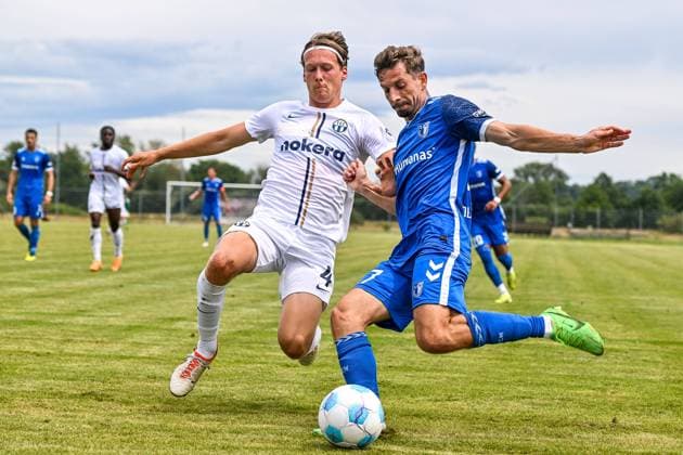 Bilder des Jahres 2024, Sport 07 Juli Sport Themen der Woche KW28 Sport Bilder des Tages GER, FSP, FC Zürich vs 1. FC Magdeburg 12.07.2024, Stadion, Benningen Allgäu, GER, FSP, FC Zürich vs 1. FC Magdeburg, im Bild Silvan Wallner (Zuerich, 4), Alexander Nollenberger (Magdeburg, 17) *** GER, FSP, FC Zürich vs 1 FC Magdeburg 12 07 2024, Stadium, Benningen Allgäu, GER, FSP, FC Zürich vs 1 FC Magdeburg, in the picture Silvan Wallner Zuerich, 4 , Alexander Nollenberger Magdeburg, 17 nordphotoxGmbHx xHafner nph00200
