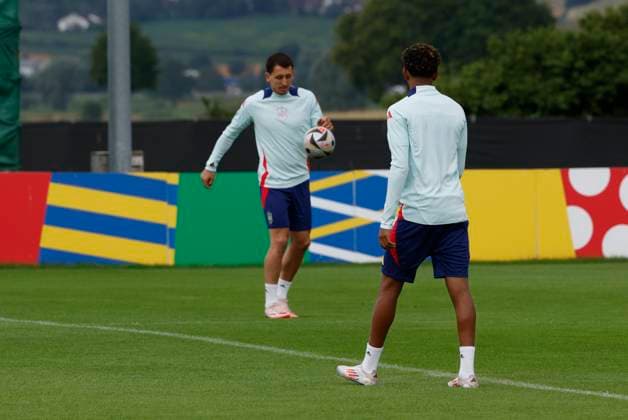 Spanish National soccer team s forward Mikel Oyarzabal (L) controls the ball during a team s training session on the eve of UEFA EURO, EM, Europameisterschaft,Fussball 2024 final game against England in the town of Donaueschingen, Germany, 13 July 2024. Spanish National soccer team training session on the eve of UEFA Euro 2024 final game against England !ACHTUNG: NUR REDAKTIONELLE NUTZUNG!  Copyright: xJ.J.xGuillenx GRAF6558 20240713-55014138855_1