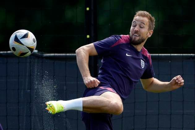 English player Harry Kane takes part in a English National Soccer Team s training session on the eve of UEFA EURO, EM, Europameisterschaft,Fussball 2024 s final game against Spain in Blankenhain, Germany, 13 July 2024. English National Soccer Team trains ahead of UEFA Euro 2024 s final game against Spain !ACHTUNG: NUR REDAKTIONELLE NUTZUNG!  Copyright: xAlbertoxEstevezx GRAF6685 20240713-55014140324_1